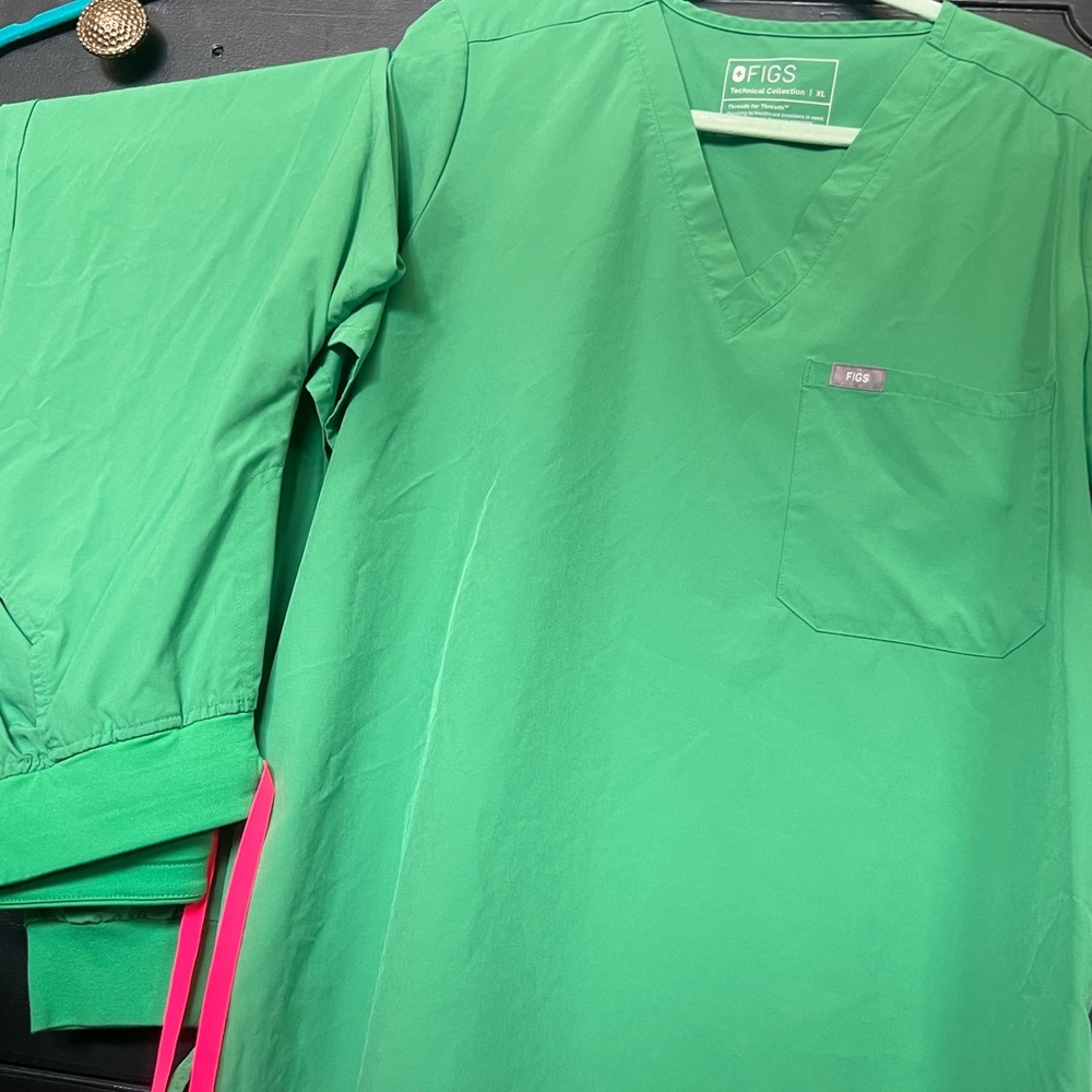 Xl ONE POCKET scrub top and medium/tall high waisted jogger